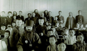 Епископ Евсевий в школе миссионерского стана, среди корейских детей. Начало XX века