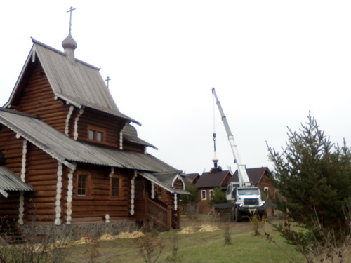 Установка и освящение купола зимнего храма Иоанно-Предтеченского скита ( +Фото)