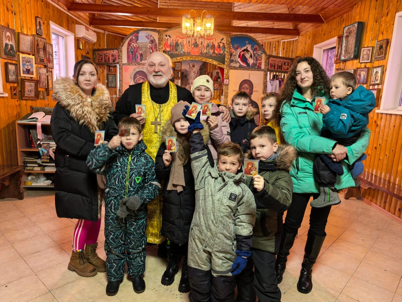 В Никольском храме на территории воинской части с. Старосысовки прошла экскурсия для женского совета части и детей участников СВО (+ Фото)