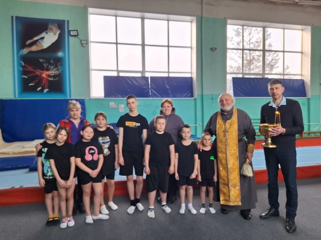 Иерей Константин Мироненко освятил спортивную школу «Восток» (+ Фото)