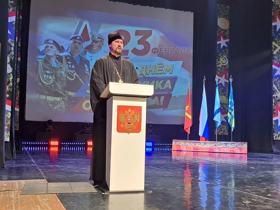 Иерей Михаил Котенко принял участие в торжественном собрании и праздничном концерте «Во славу Отечества» (+ Фото)