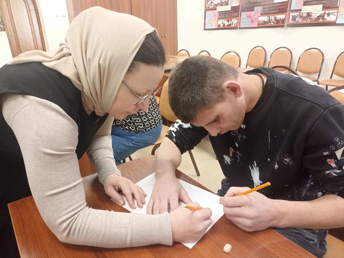 Северные узоры продолжают вдохновлять наших начинающих художников из психневрологического интерната (+ Фото)