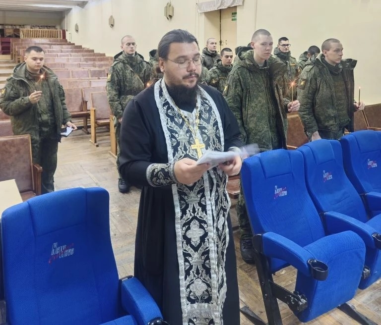 Духовный наставник в гостях у защитников (+ Фото)